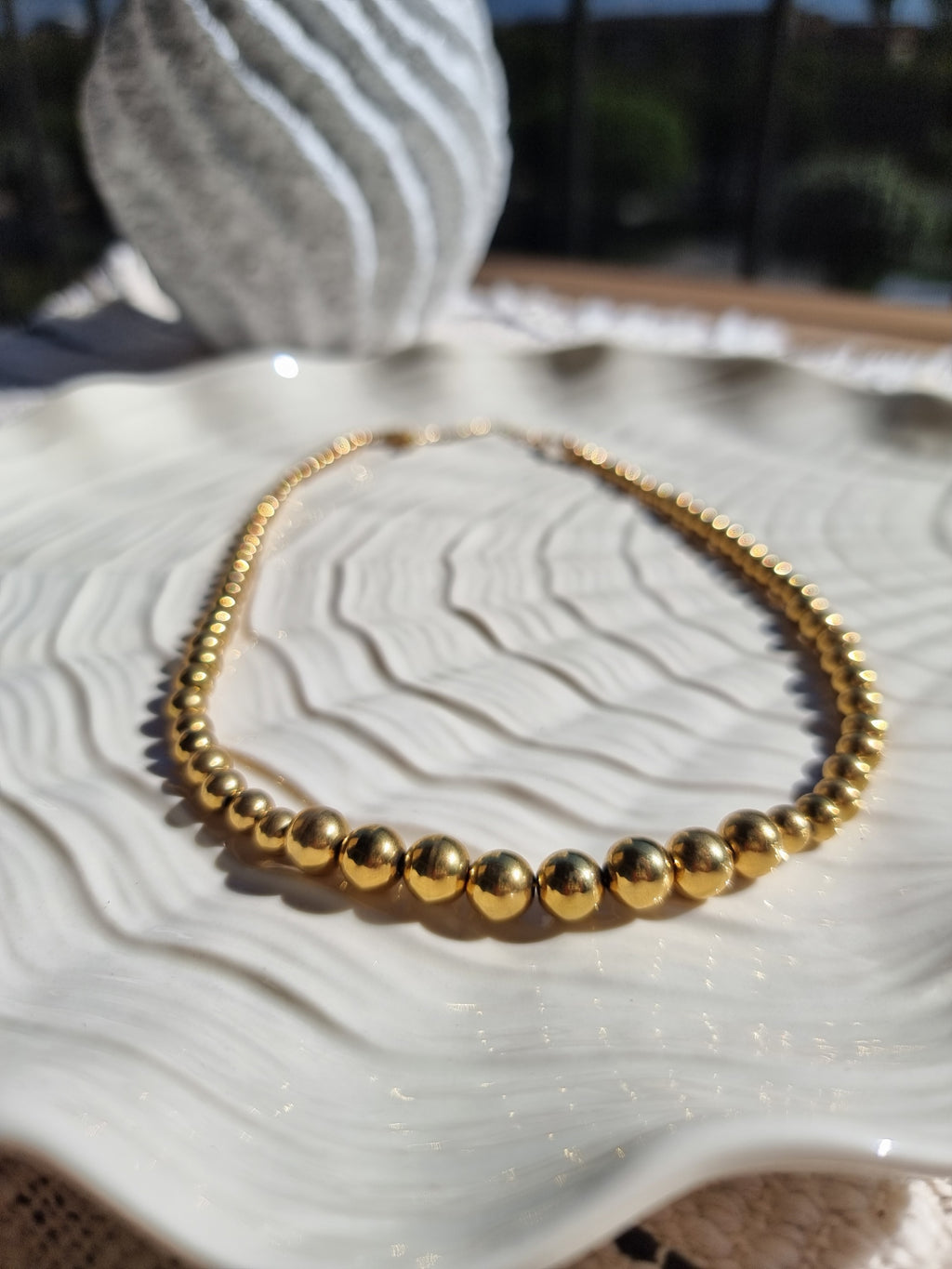 Gold pearls necklace