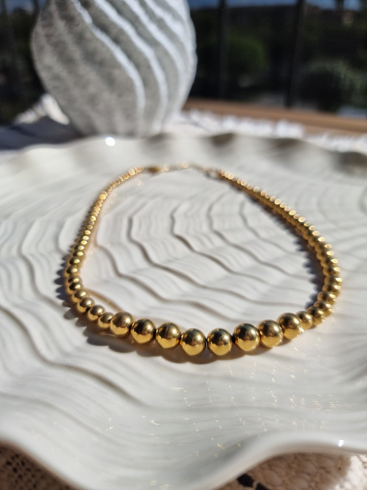 Gold pearls necklace