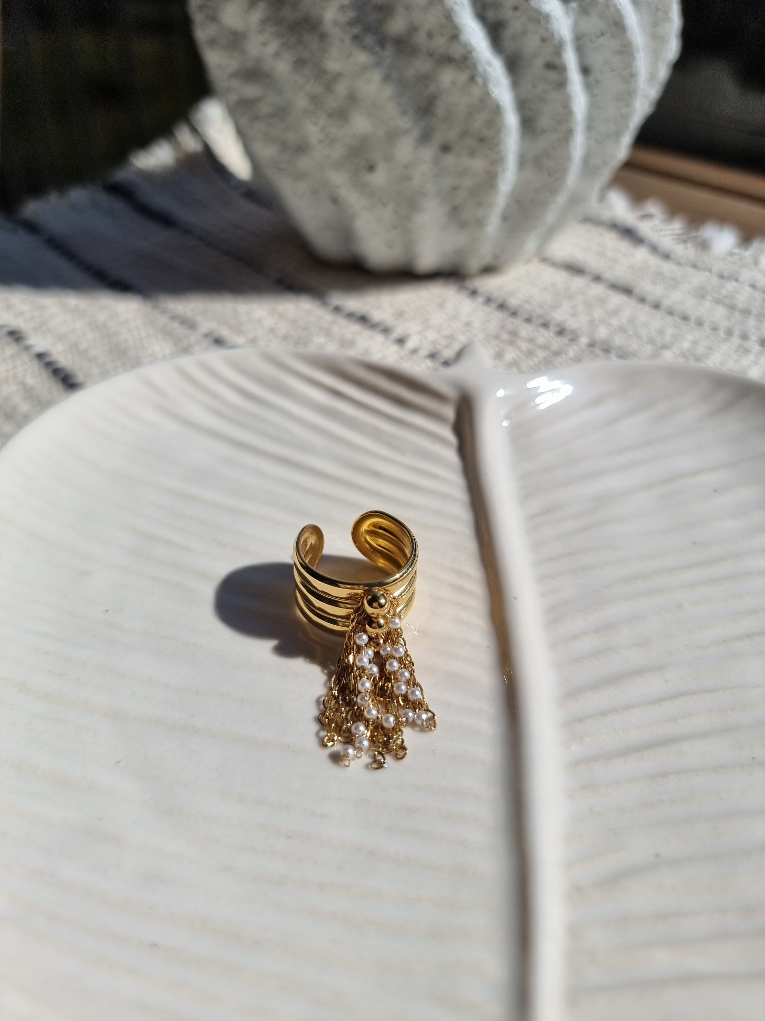 Pearl party queen ring