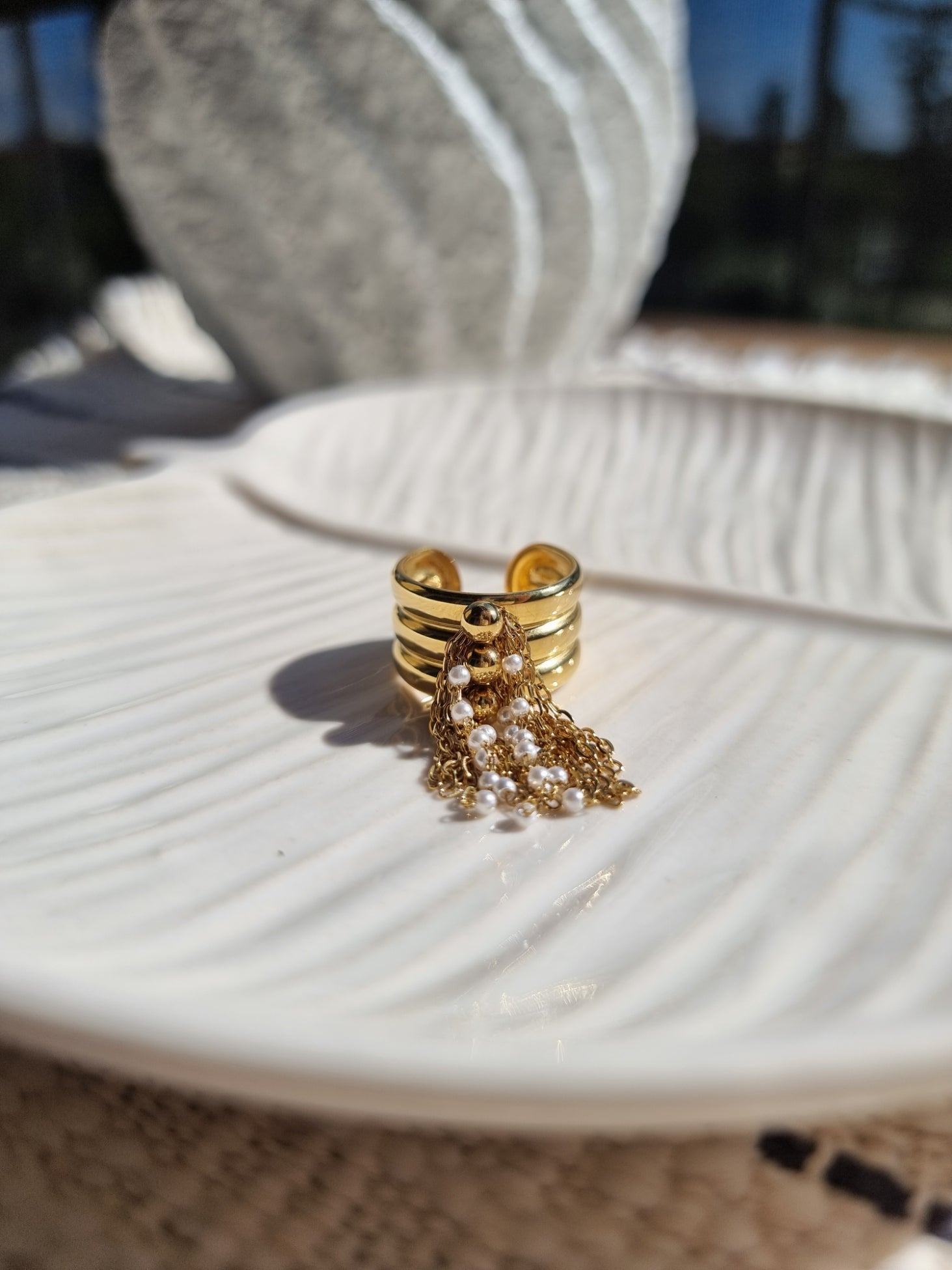 Pearl party queen ring