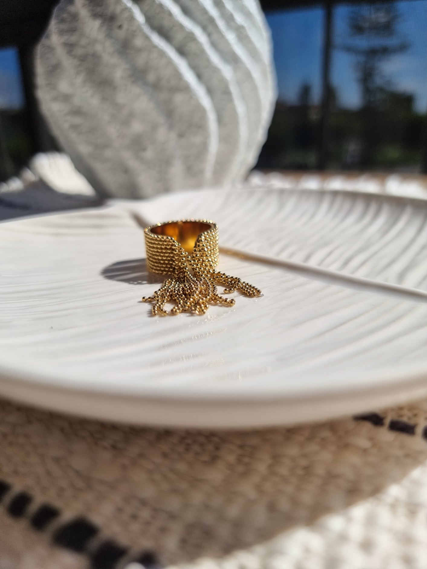 Gold party queen